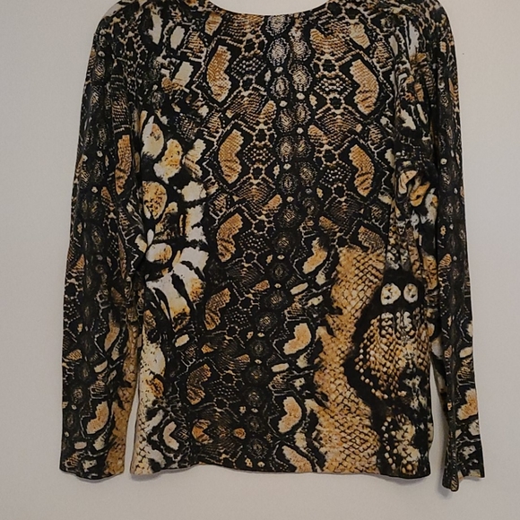 Pierri snakeskin sweater  Pit to pit 22 inches, length 24 inches  T3 - Picture 3 of 3
